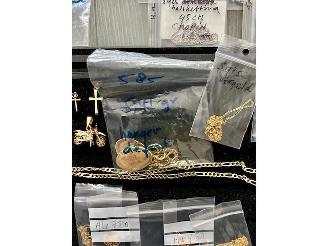 Diverse gouden en zilveren sierraden nieuw en gebruikt. - afbeelding 15 van  18