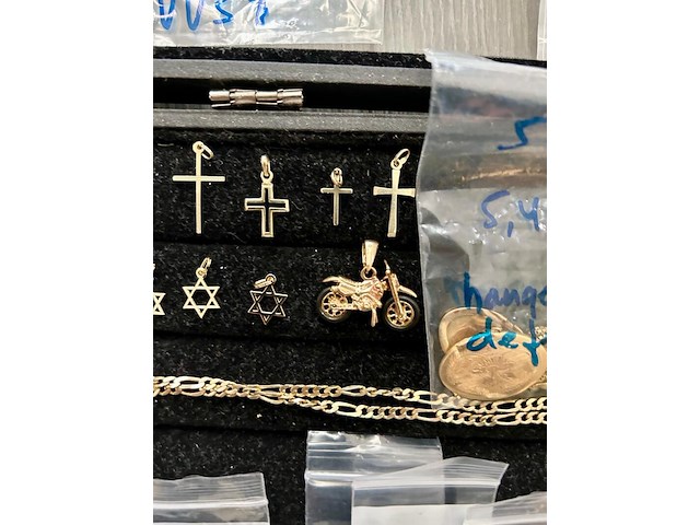 Diverse gouden en zilveren sierraden nieuw en gebruikt. - afbeelding 16 van  18