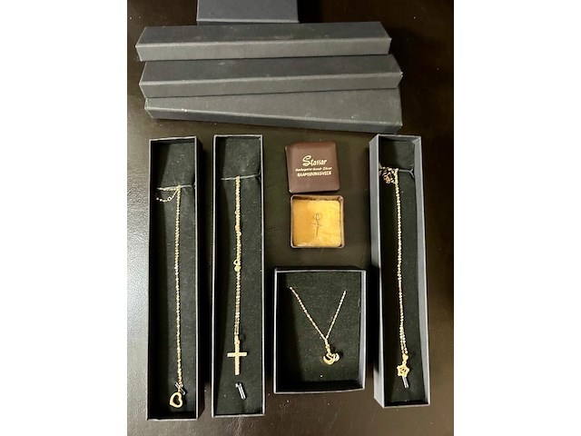 Diverse gouden en zilveren sierraden nieuw en gebruikt. - afbeelding 17 van  18