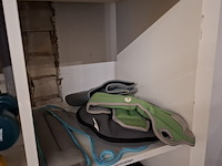 Diverse gymbenodigdheden en gewichten , in vakkenkast - afbeelding 5 van  20