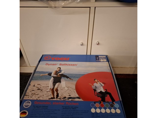 Diverse gymbenodigdheden en gewichten , in vakkenkast - afbeelding 10 van  20