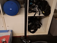 Diverse gymbenodigdheden en gewichten , in vakkenkast - afbeelding 11 van  20