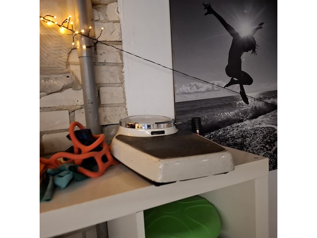 Diverse gymbenodigdheden en gewichten , in vakkenkast - afbeelding 16 van  20