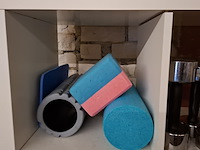 Diverse gymbenodigdheden en gewichten , in vakkenkast - afbeelding 20 van  20