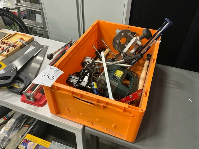 Diverse hand en elektrisch gereedschap - afbeelding 1 van  3