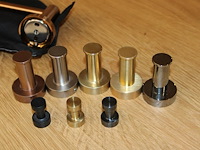 Diverse handdoekhaken. - afbeelding 2 van  2