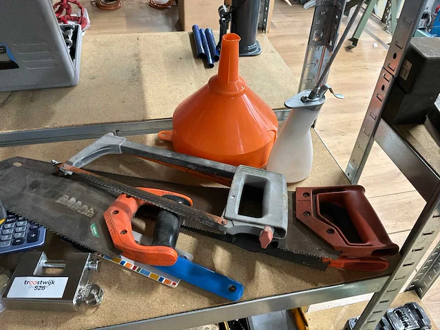Diverse handgereedschap - afbeelding 2 van  2