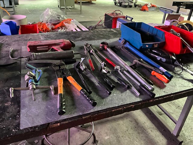 Diverse handgereedschap - afbeelding 1 van  8