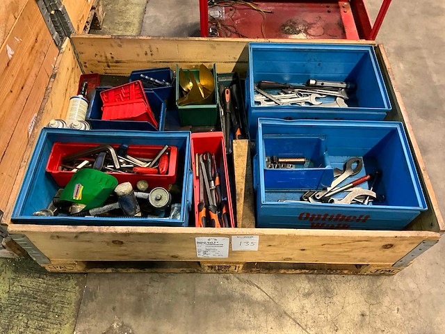 Diverse handgereedschappen - afbeelding 1 van  5