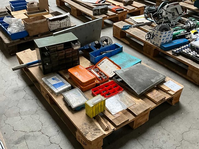 Diverse handgereedschappen - afbeelding 2 van  5