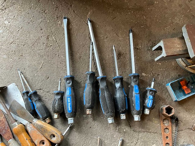 Diverse handgereedschappen - afbeelding 2 van  6