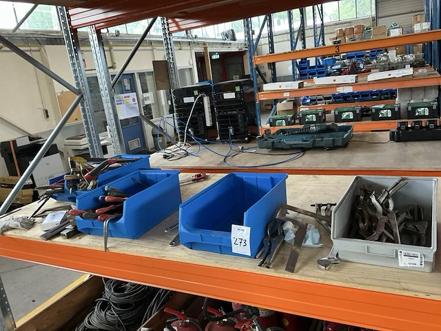 Diverse handgereedschappen - afbeelding 1 van  8