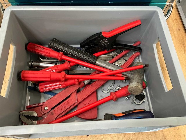Diverse handgereedschappen - afbeelding 2 van  8