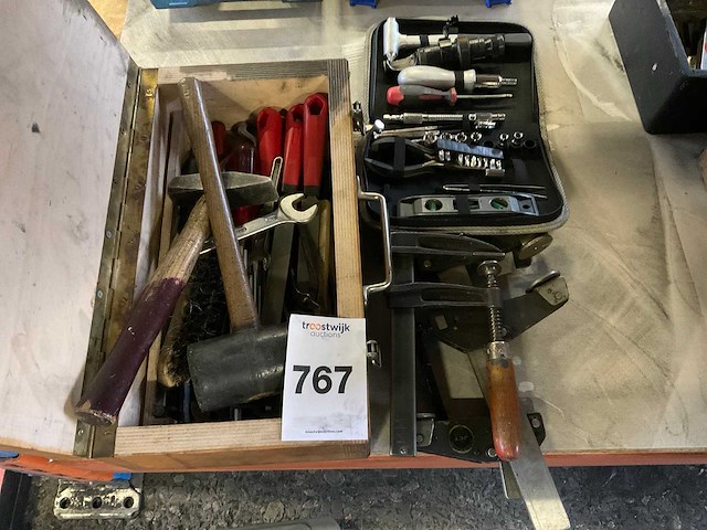 Diverse handgereedschappen - afbeelding 1 van  4