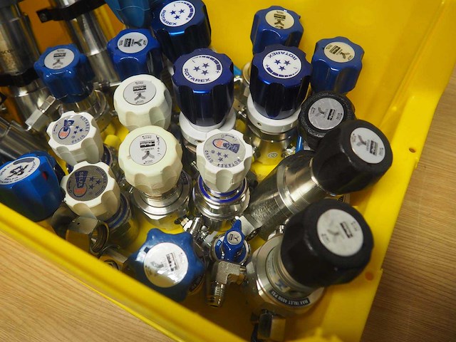 Diverse handmatige hogedruk kranen/afsluiters - afbeelding 3 van  5