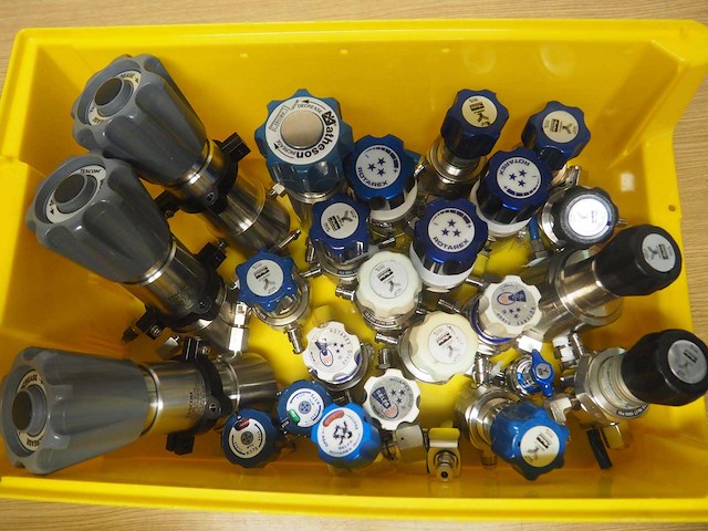 Diverse handmatige hogedruk kranen/afsluiters - afbeelding 2 van  5