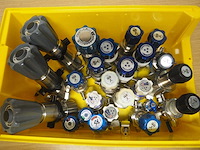 Diverse handmatige hogedruk kranen/afsluiters - afbeelding 2 van  5