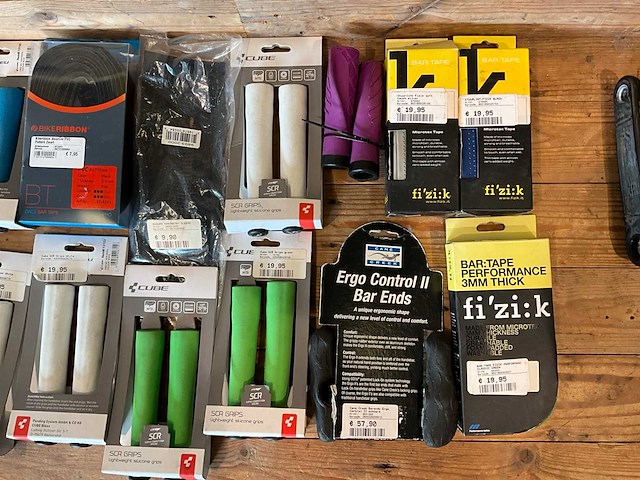 Diverse handvatten, stuurlint en tape - afbeelding 4 van  4