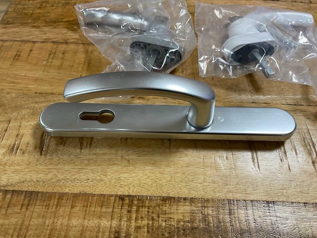 Diverse hang- en sluitwerk - afbeelding 4 van  5