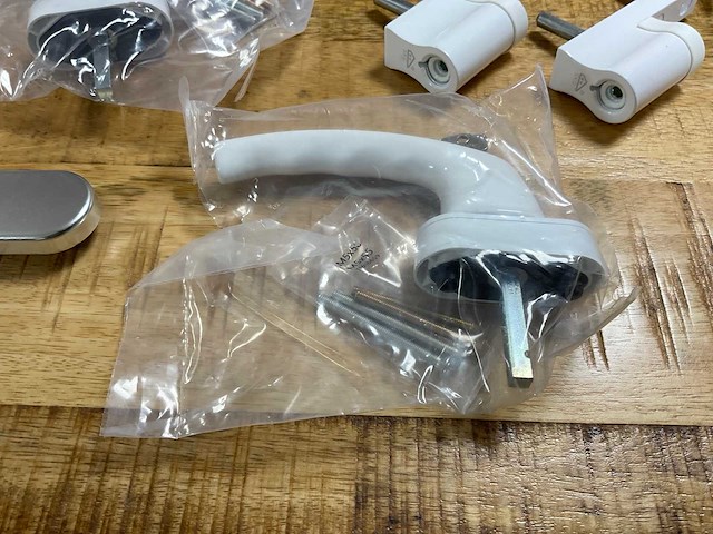 Diverse hang- en sluitwerk - afbeelding 5 van  5