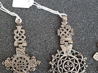 Diverse hangers koptische kruisjes, ethiopie/eritrea, 1930-1950 - afbeelding 3 van  4