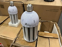 Diverse hanglampen en lichtbronnen - afbeelding 6 van  7