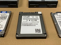Diverse hard drives en floppy disk reader (7x) - afbeelding 14 van  19