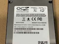 Diverse hard drives en floppy disk reader (7x) - afbeelding 15 van  19