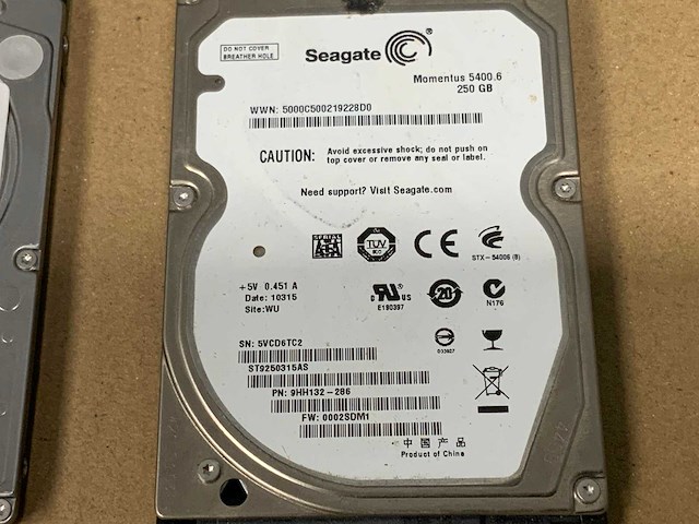 Diverse hard drives en floppy disk reader (7x) - afbeelding 19 van  19