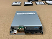 Diverse hard drives en floppy disk reader (7x) - afbeelding 5 van  19