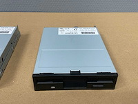 Diverse hard drives en floppy disk reader (7x) - afbeelding 9 van  19