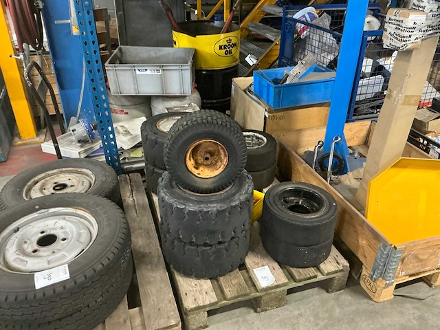 Diverse heftruck band (9x) - afbeelding 1 van  9