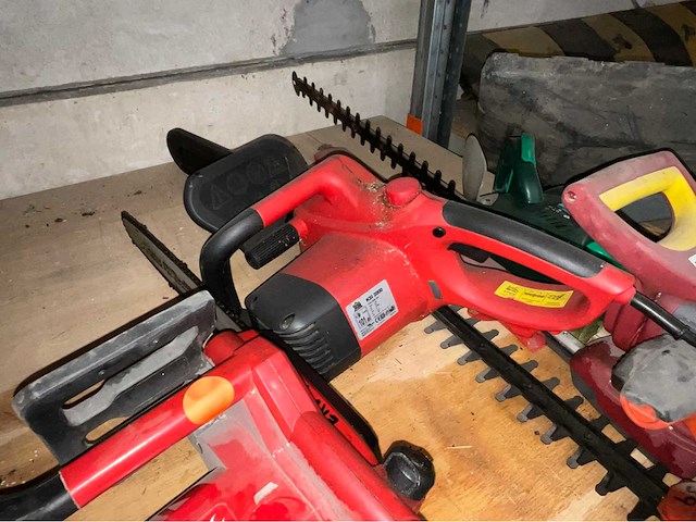Diverse heggenscharen en kettingzagen - afbeelding 4 van  7