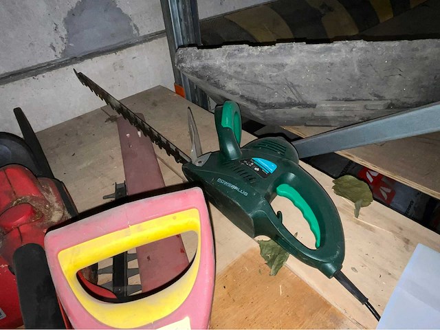 Diverse heggenscharen en kettingzagen - afbeelding 7 van  7