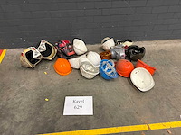 Diverse helmen (16x) - afbeelding 1 van  1