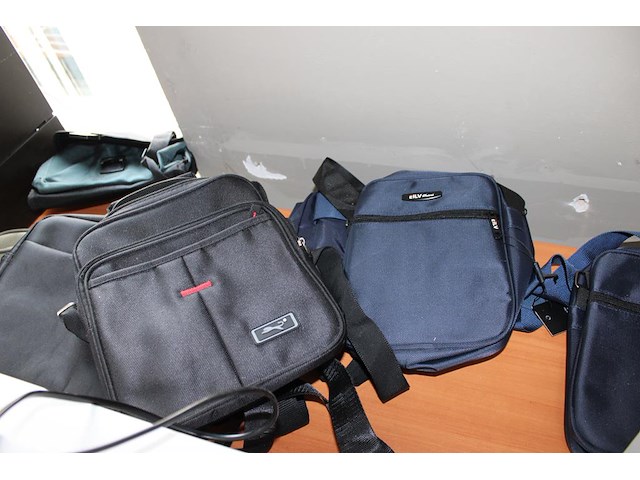 Diverse heuptasjes 10 stuks. - afbeelding 2 van  2