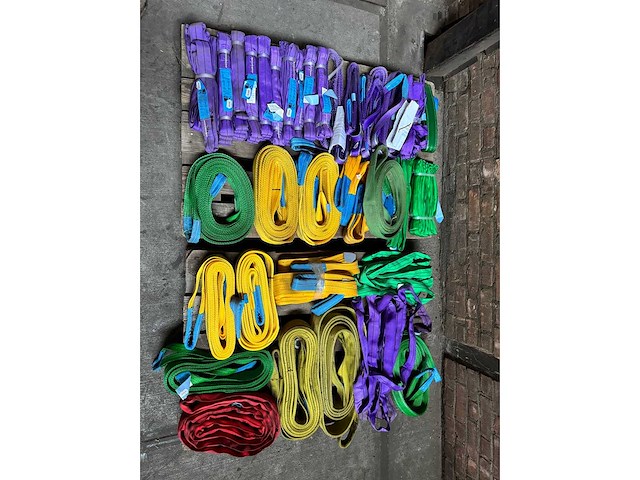 Diverse hijsbanden (50x) - afbeelding 1 van  9