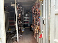 Diverse hijsmaterialen in zeecontainer - afbeelding 1 van  5