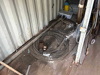 Diverse hijsmaterialen in zeecontainer - afbeelding 2 van  5