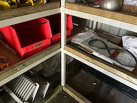 Diverse hijsmaterialen in zeecontainer - afbeelding 8 van  22