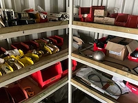 Diverse hijsmaterialen in zeecontainer - afbeelding 11 van  22