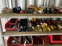 Diverse hijsmaterialen in zeecontainer - afbeelding 12 van  22