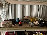 Diverse hijsmaterialen in zeecontainer - afbeelding 13 van  22