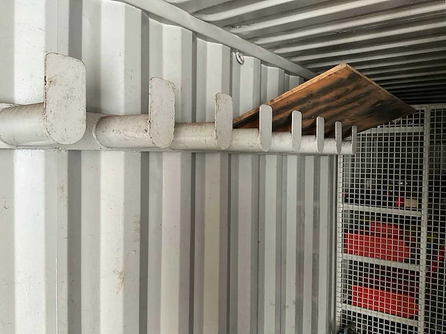 Diverse hijsmaterialen in zeecontainer - afbeelding 22 van  22