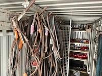 Diverse hijsmaterialen in zeecontainer - afbeelding 17 van  22
