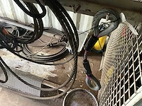 Diverse hijsmaterialen in zeecontainer - afbeelding 18 van  22