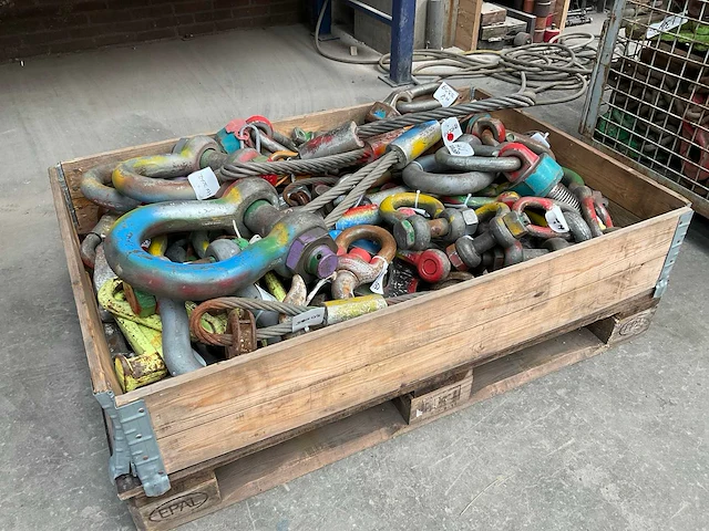 Diverse hijsmiddelen - afbeelding 1 van  7