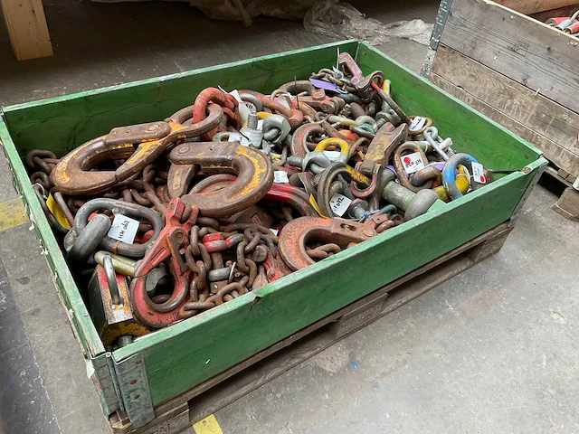 Diverse hijsmiddelen - afbeelding 1 van  7