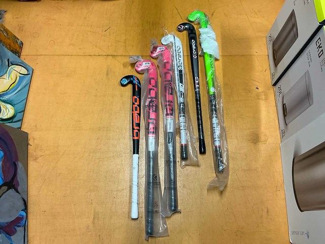 Diverse hockeysticks (6x) - afbeelding 1 van  4
