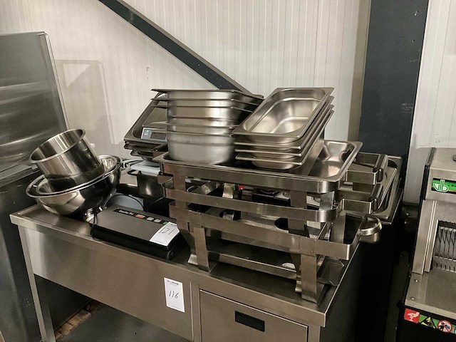 Diverse horeca benodigdheden - afbeelding 1 van  9